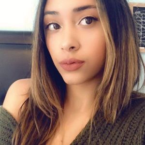 Meet your Posher, Cristal